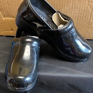 Italian Shoemakers Shiny Black Women's Clogs